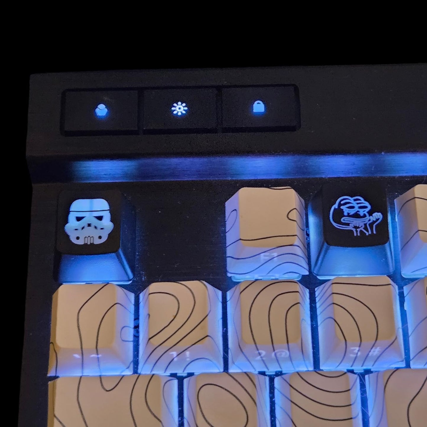 Smiley Backlit Keycap Set - Custom kecaps for Cherry MX Mechanical Keyboard, SA Profile, R4 Keycaps, Translucent Backlight, Artisan, Personalized Keycap (4pk - Arrow Keys) (Trooper/Escape Key)