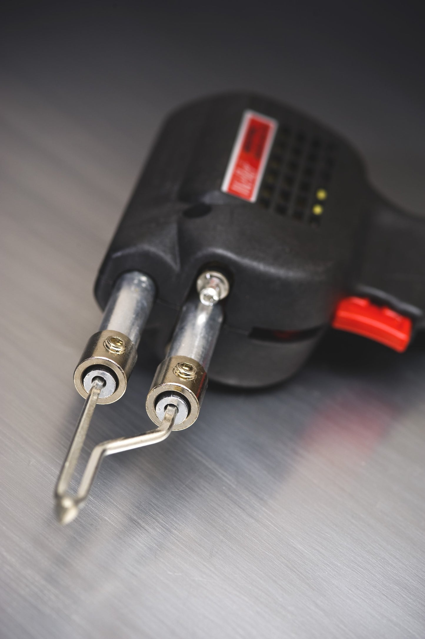 Weller 260 Watt & 200W Professional Soldering Gun Kit with Three Tips and Solder in Carrying Case | D550PK