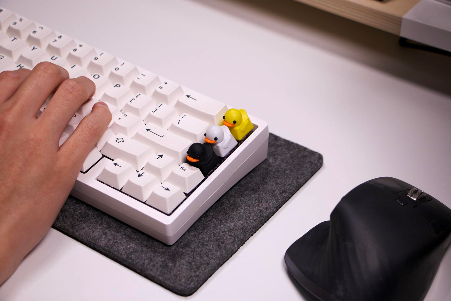 Duckeys Duck Keycap - ABS PVC Keycap Replacement, for MX Mechanical Keyboards, OEM Profile, Custom ESC Key Replacement - White